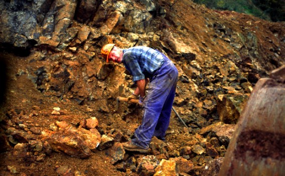 https://www.miltenberger-mineralienfreunde.de/media/Seiten-Bilder/Bild_03_SteinbrKurt.jpg